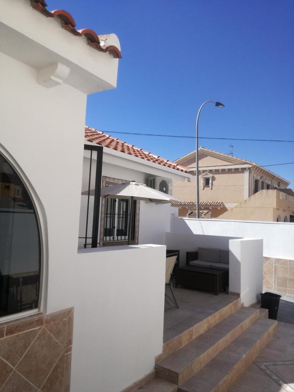 2 Bedroom Newly Renovated Bungalow Close To Bars & Restaurants Los Alcázares Esterno foto
